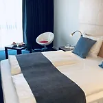 Good Morning + Hotel